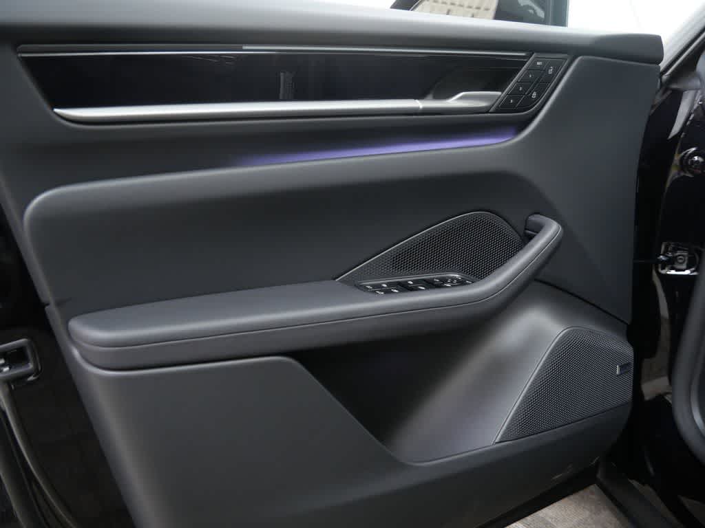 Thumbnail: 2026 Porsche Macan - 11