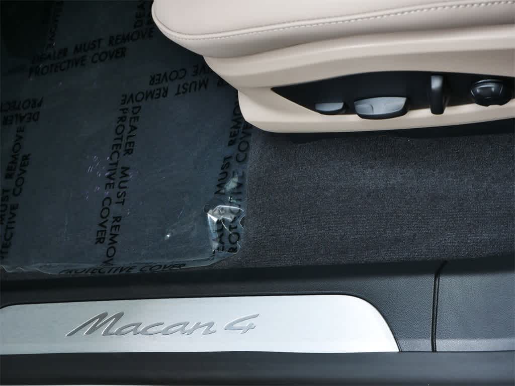 Thumbnail: 2025 Porsche Macan - 13