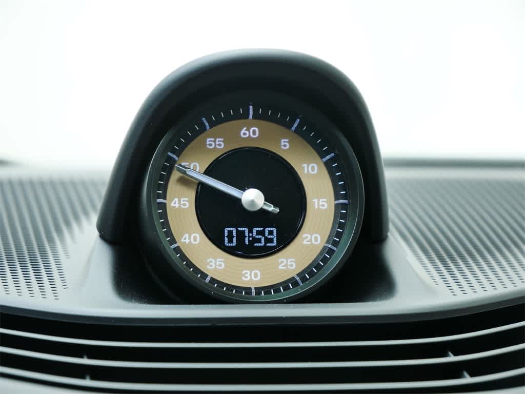 Thumbnail: 2025 Porsche Taycan - 23