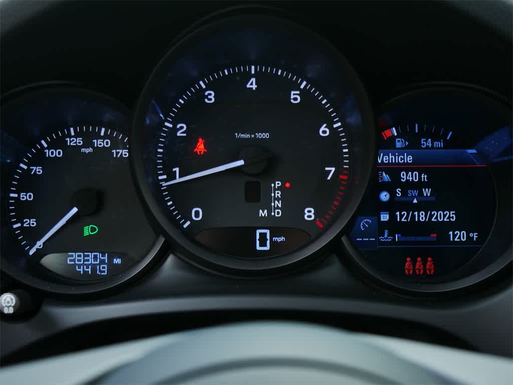 Thumbnail: 2023 Porsche Macan - 24