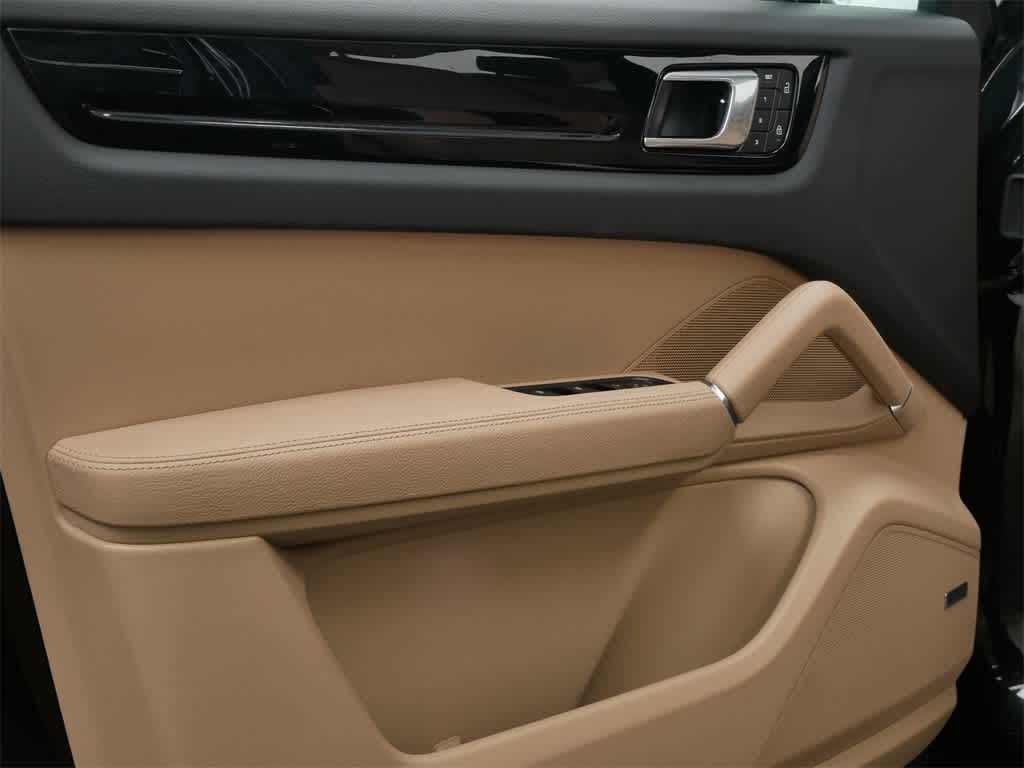 Thumbnail: 2023 Porsche Cayenne - 11