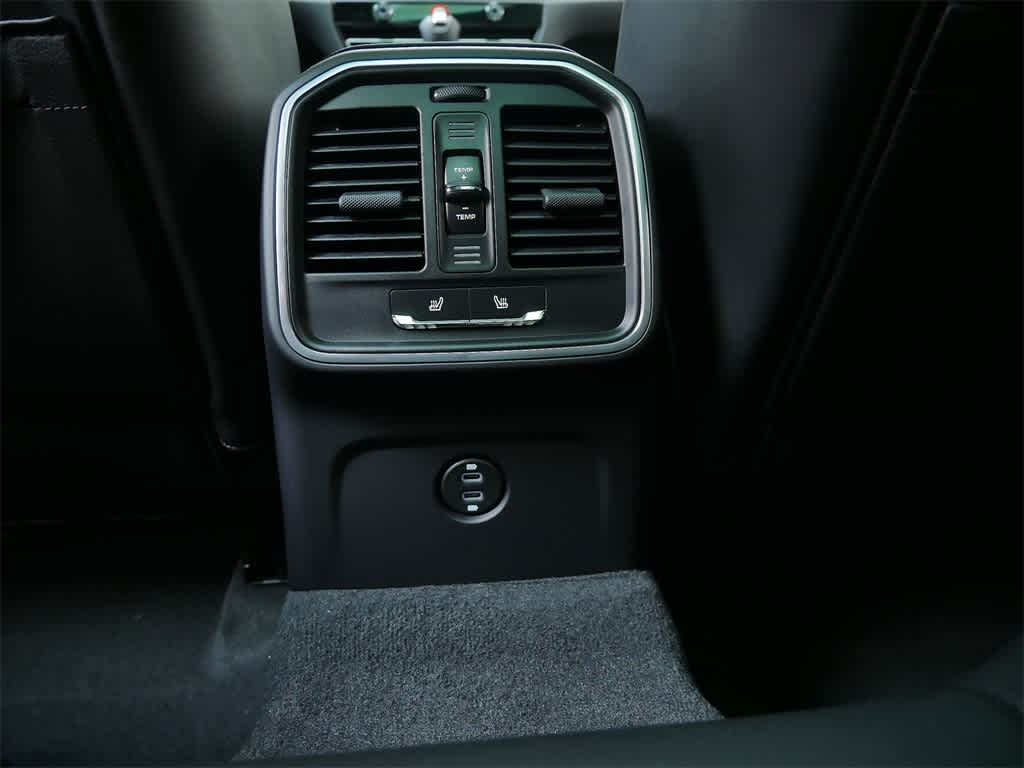 Thumbnail: 2026 Porsche Macan - 16