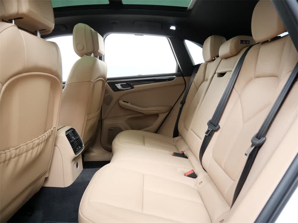 Thumbnail: 2026 Porsche Macan - 13