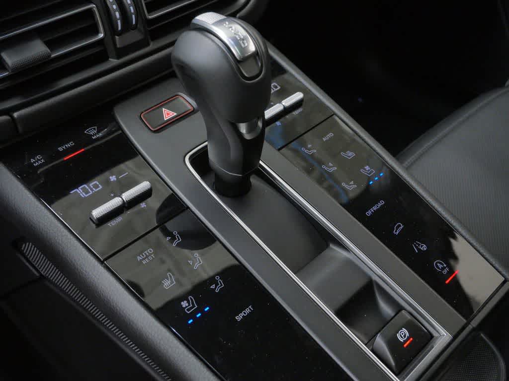 Thumbnail: 2025 Porsche Macan - 26