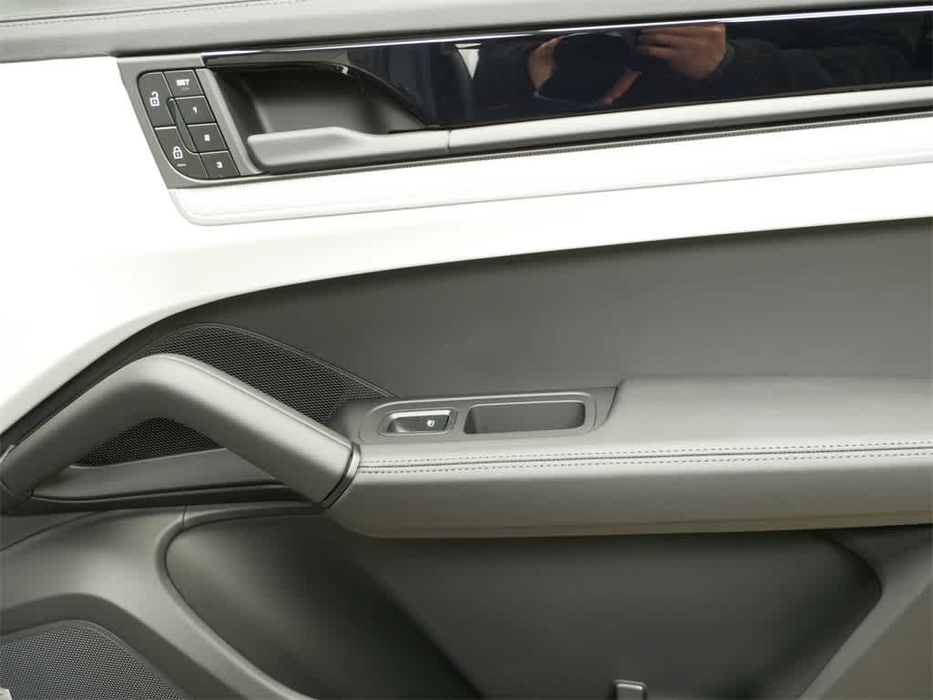 Thumbnail: 2025 Porsche Cayenne - 25