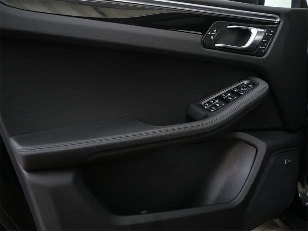 Thumbnail: 2020 Porsche Macan - 11