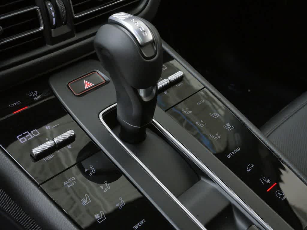 Thumbnail: 2026 Porsche Macan - 25