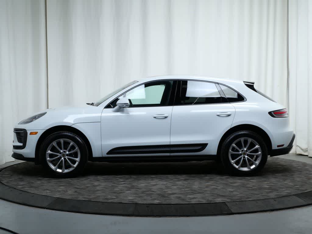 Thumbnail: 2025 Porsche Macan - 2