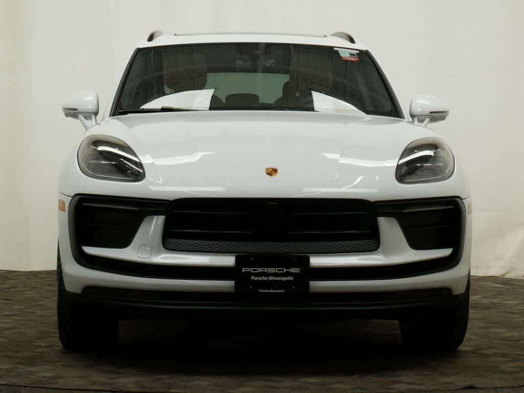 Thumbnail: 2025 Porsche Macan - 10
