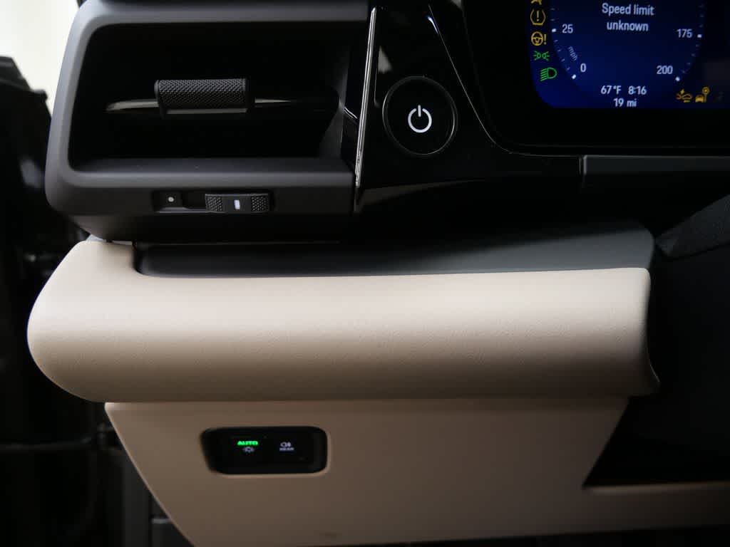 Thumbnail: 2026 Porsche Macan - 17