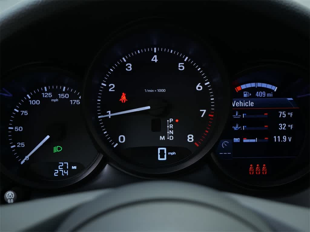 Thumbnail: 2026 Porsche Macan - 23