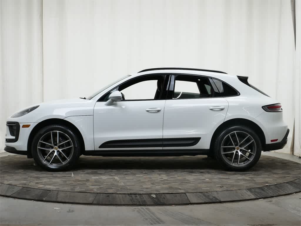 Thumbnail: 2023 Porsche Macan - 2