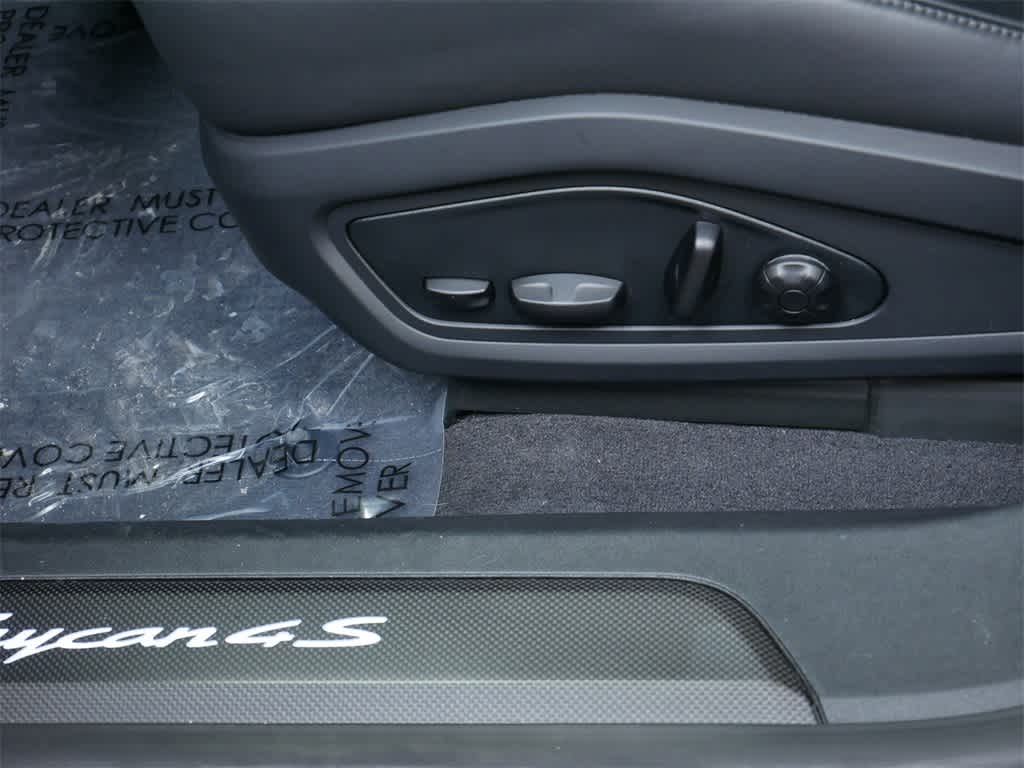 Thumbnail: 2020 Porsche Taycan - 12