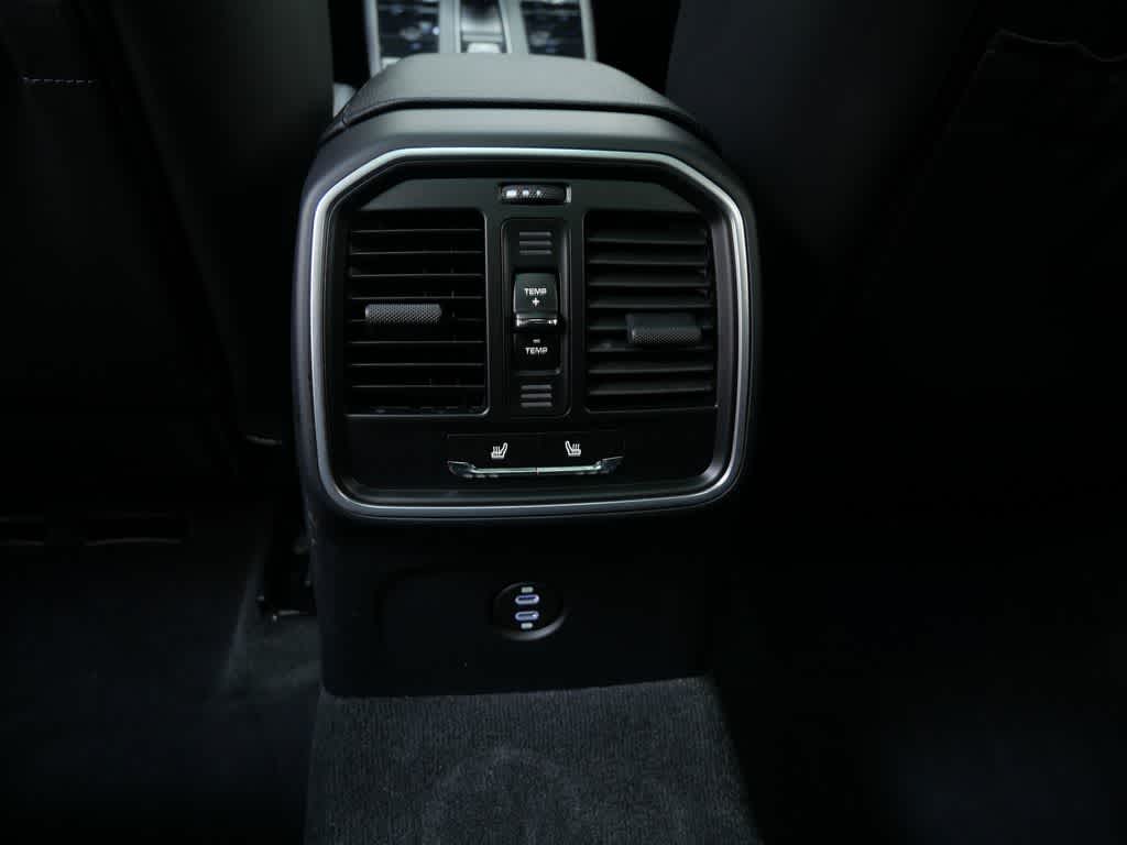 Thumbnail: 2026 Porsche Macan - 15