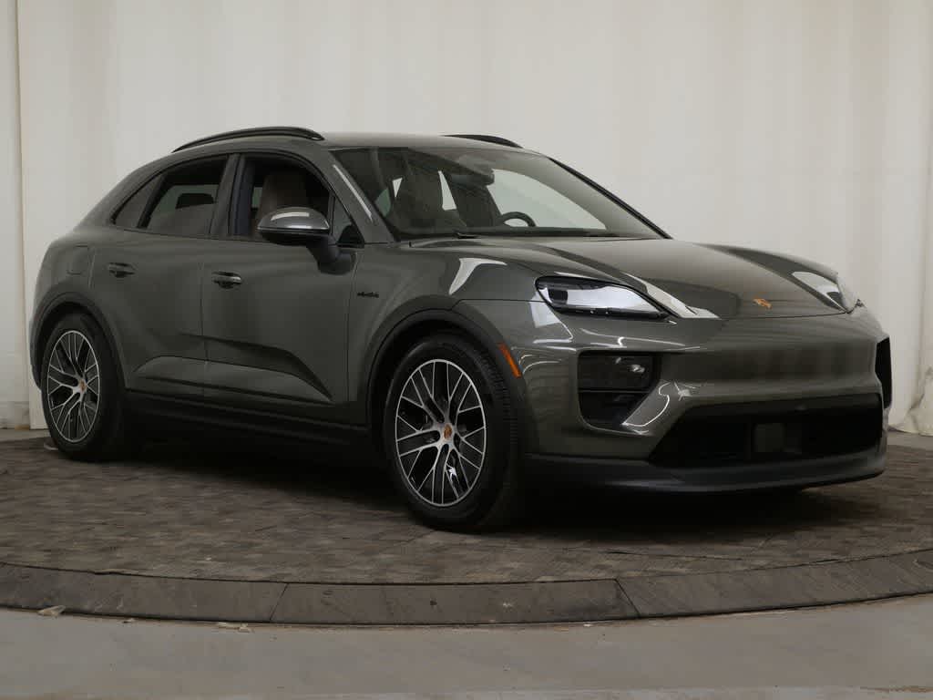 Thumbnail: 2026 Porsche Macan - 9