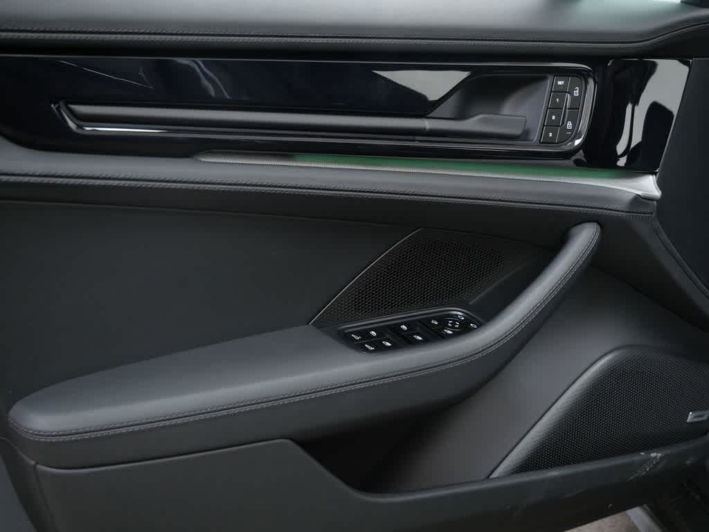 Thumbnail: 2025 Porsche Panamera - 11