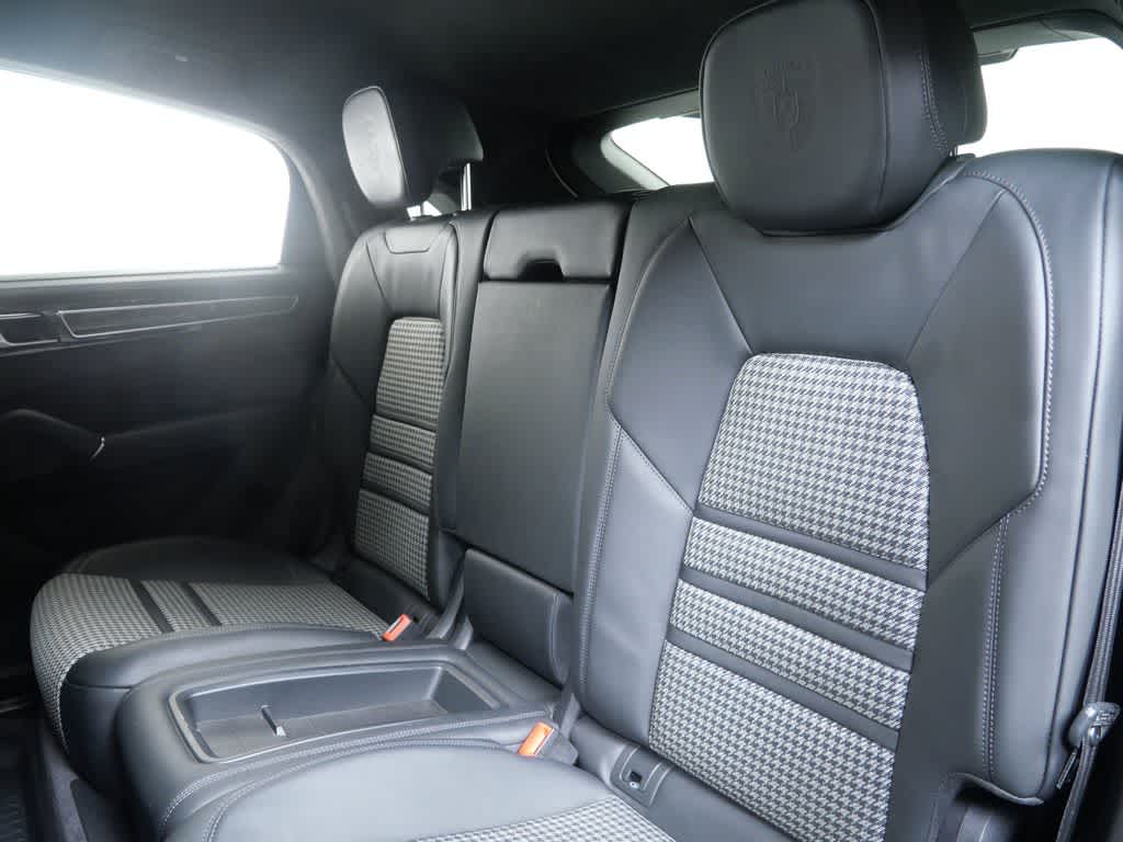 Thumbnail: 2021 Porsche Cayenne - 15