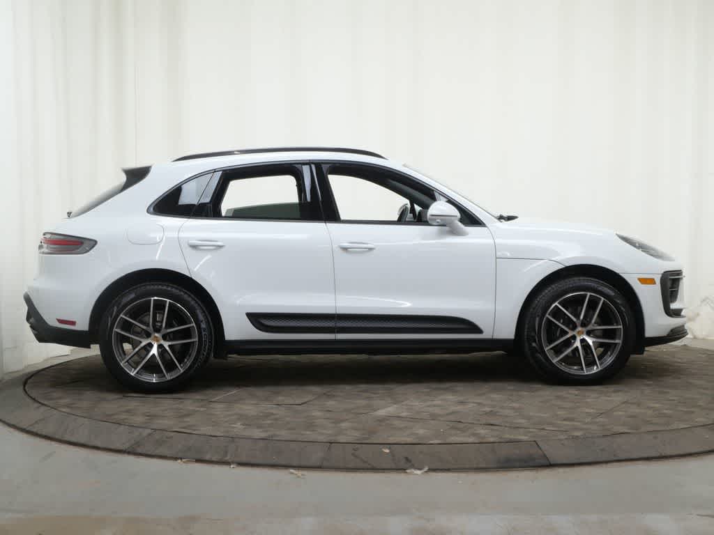 Thumbnail: 2025 Porsche Macan - 8
