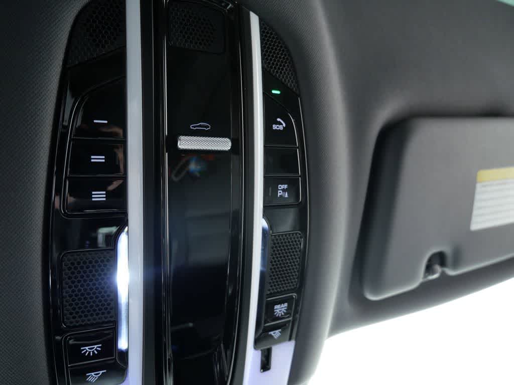 Thumbnail: 2022 Porsche Cayenne - 29