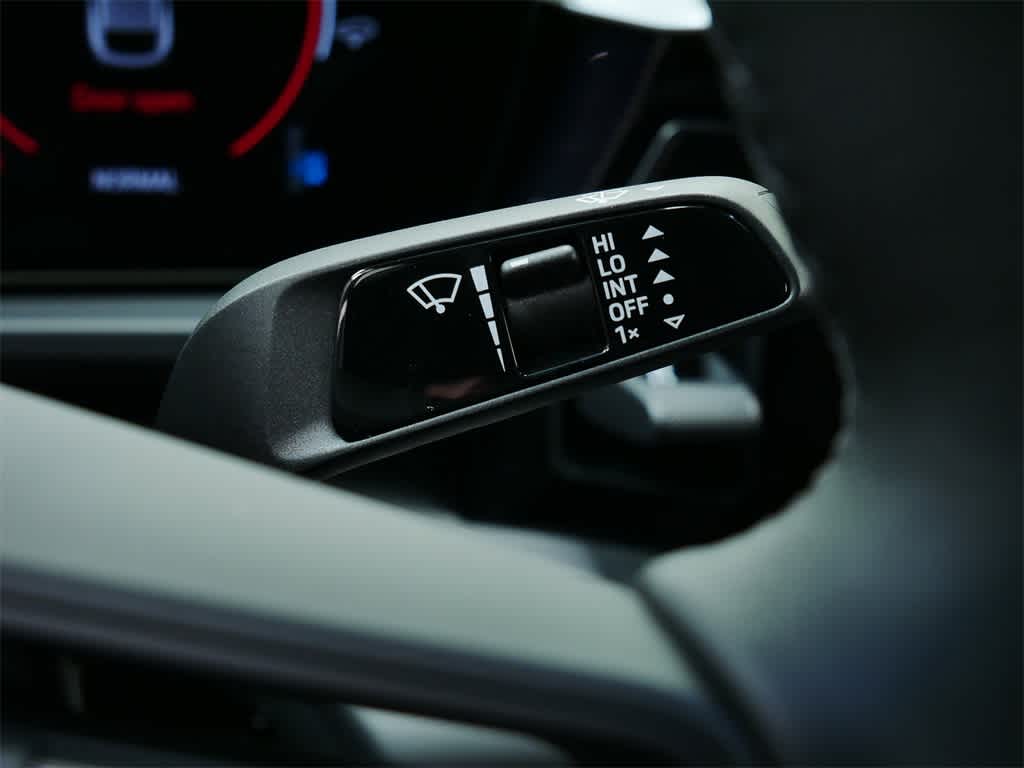 Thumbnail: 2025 Porsche Macan - 24