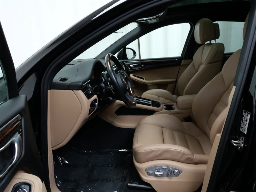 Thumbnail: 2024 Porsche Macan - 4