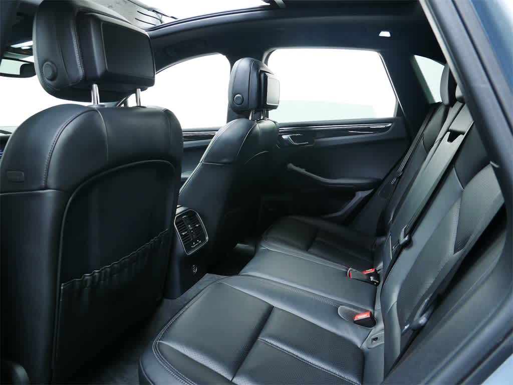 Thumbnail: 2018 Porsche Macan - 13