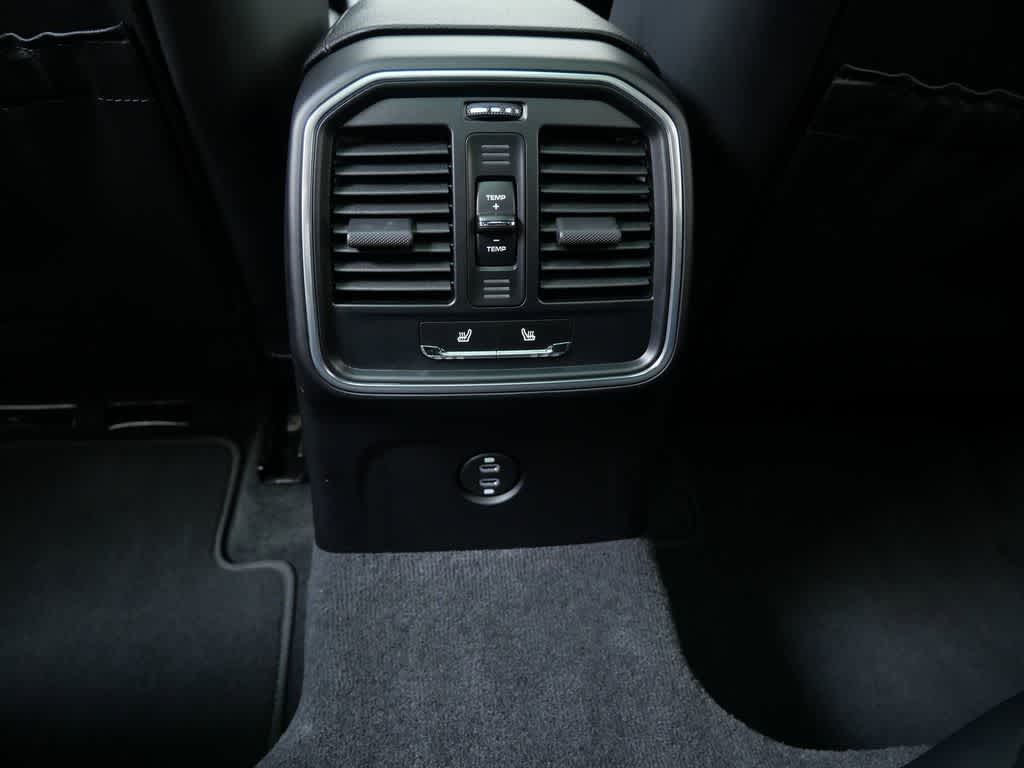 Thumbnail: 2024 Porsche Macan - 15