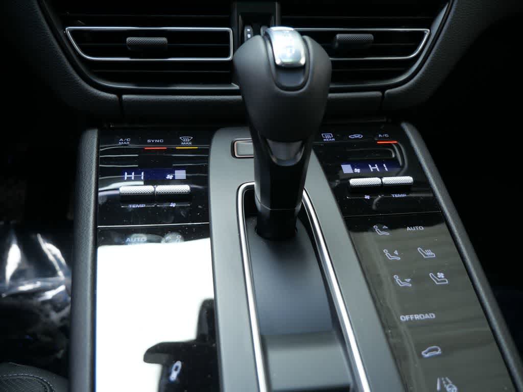 Thumbnail: 2025 Porsche Macan - 24