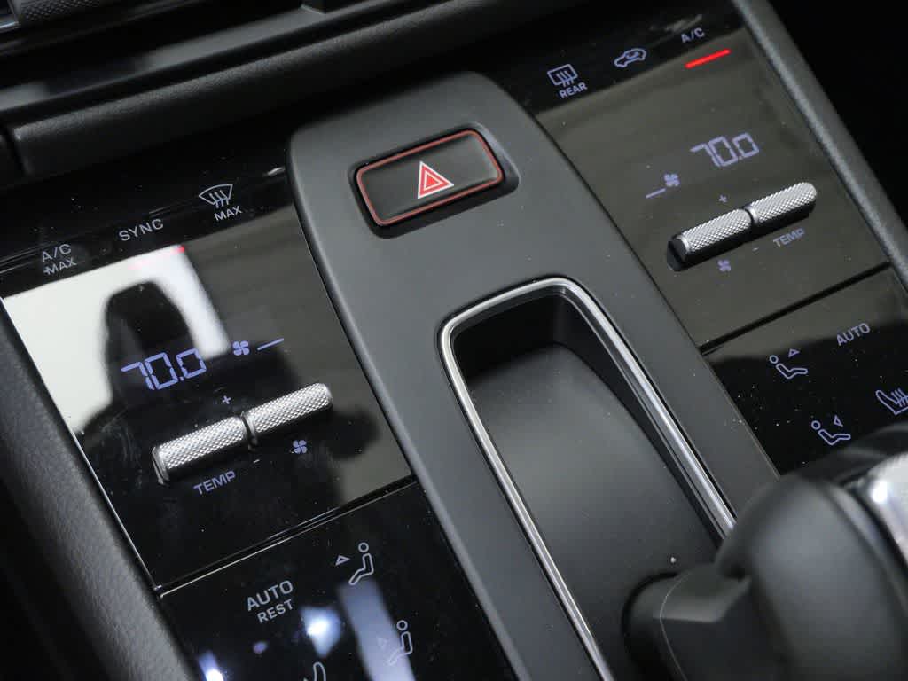 Thumbnail: 2025 Porsche Macan - 25