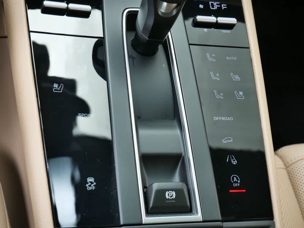 Thumbnail: 2025 Porsche Macan - 27