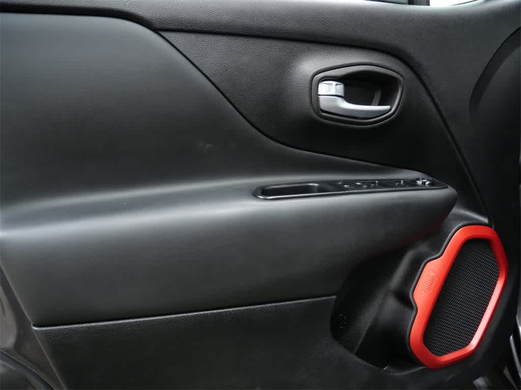 Thumbnail: 2018 Jeep Renegade - 12