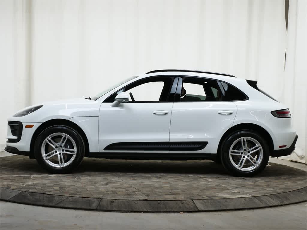 Thumbnail: 2026 Porsche Macan - 2