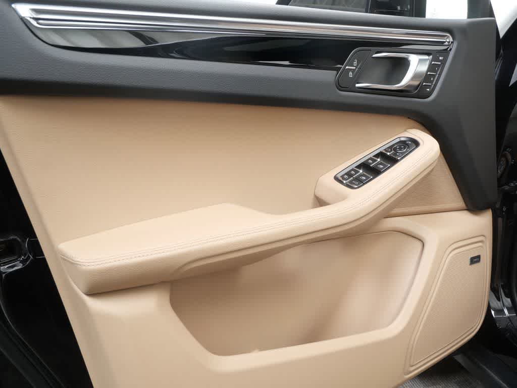 Thumbnail: 2025 Porsche Macan - 11