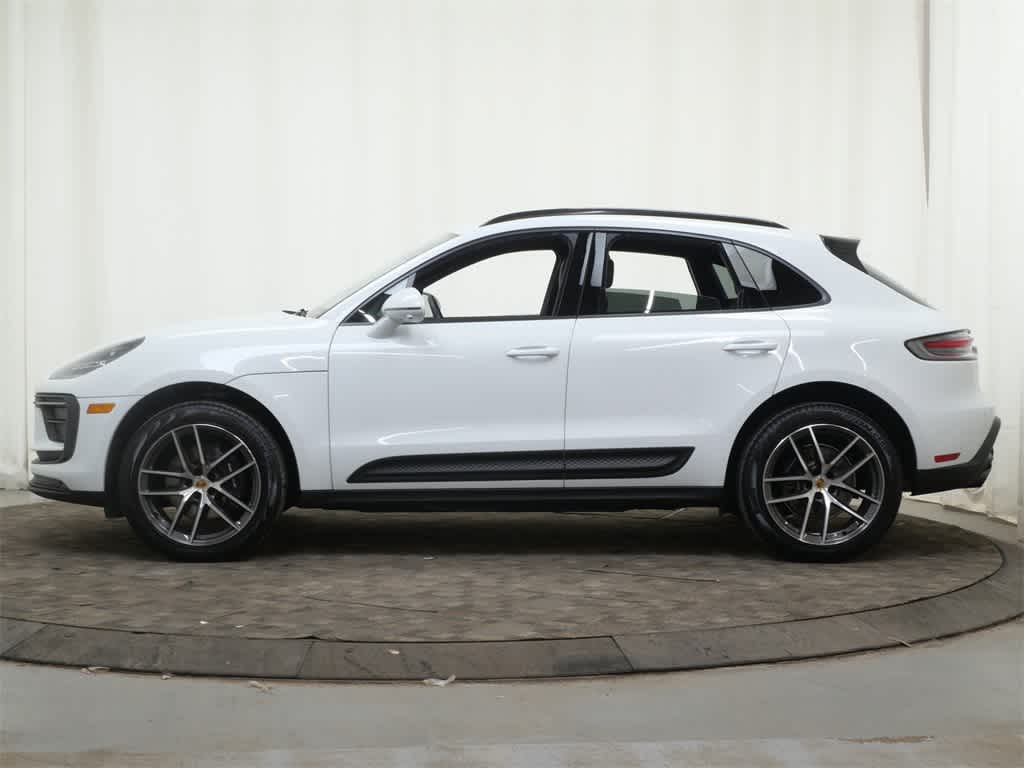 Thumbnail: 2025 Porsche Macan - 2