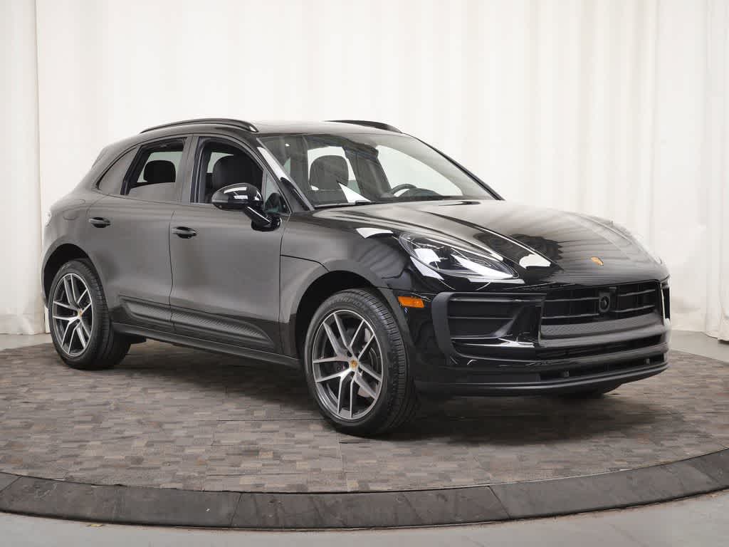 Thumbnail: 2026 Porsche Macan - 9