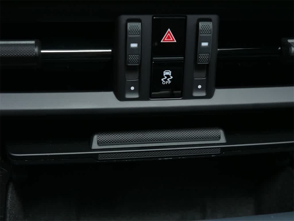 Thumbnail: 2025 Porsche Macan - 30