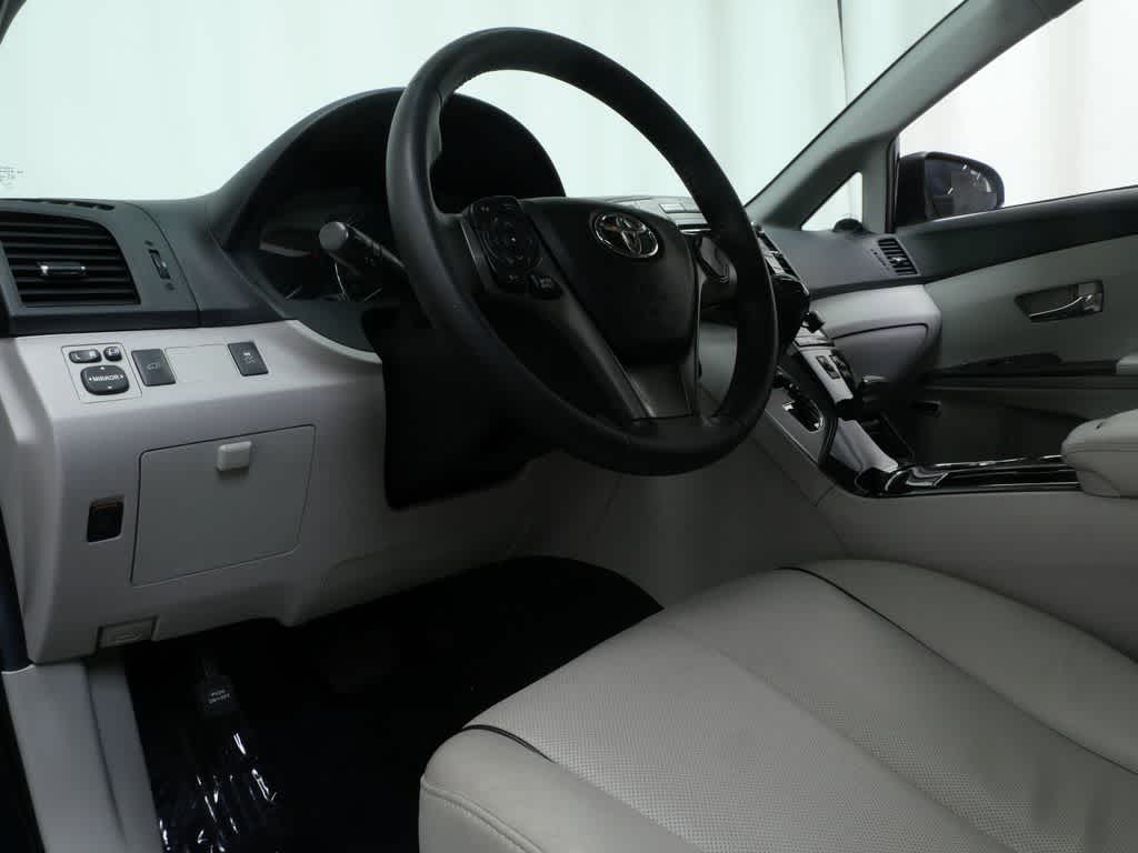 Thumbnail: 2015 Toyota Venza - 4