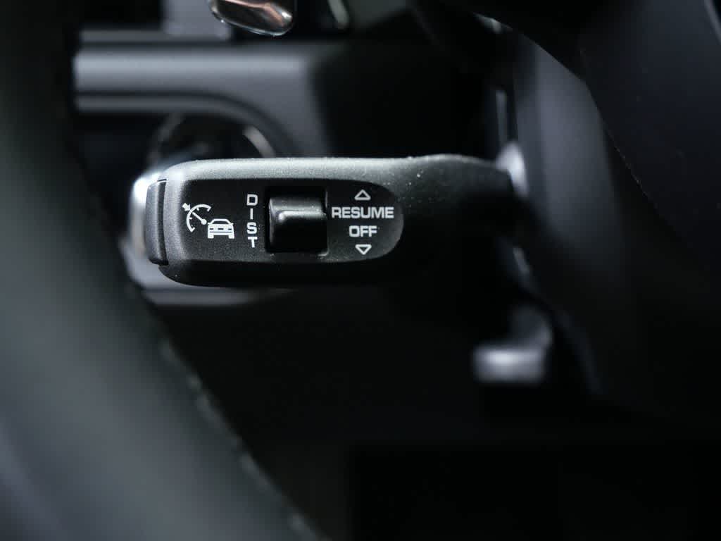 Thumbnail: 2026 Porsche Macan - 27