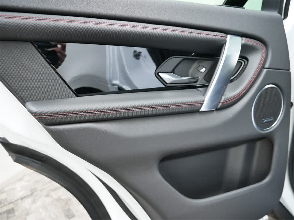 Thumbnail: 2022 Land Rover Discovery Sport - 14