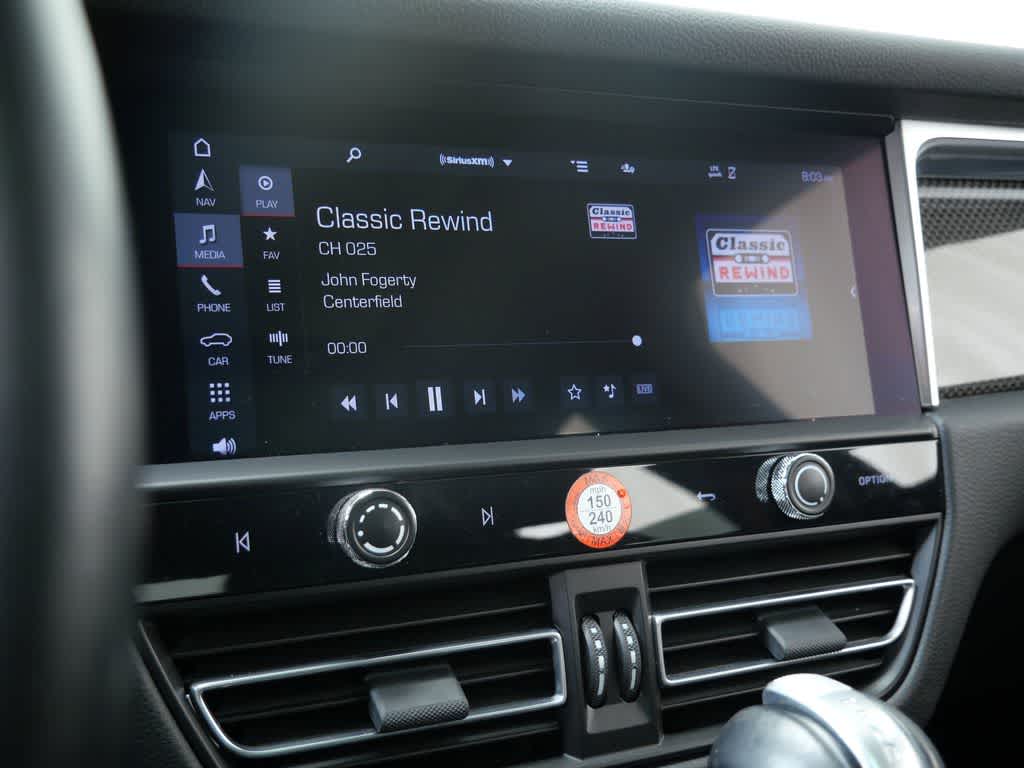 Thumbnail: 2022 Porsche Macan - 25