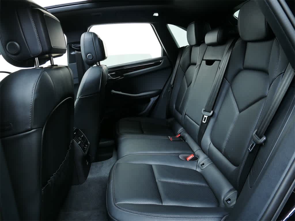 2024 Porsche Macan  13