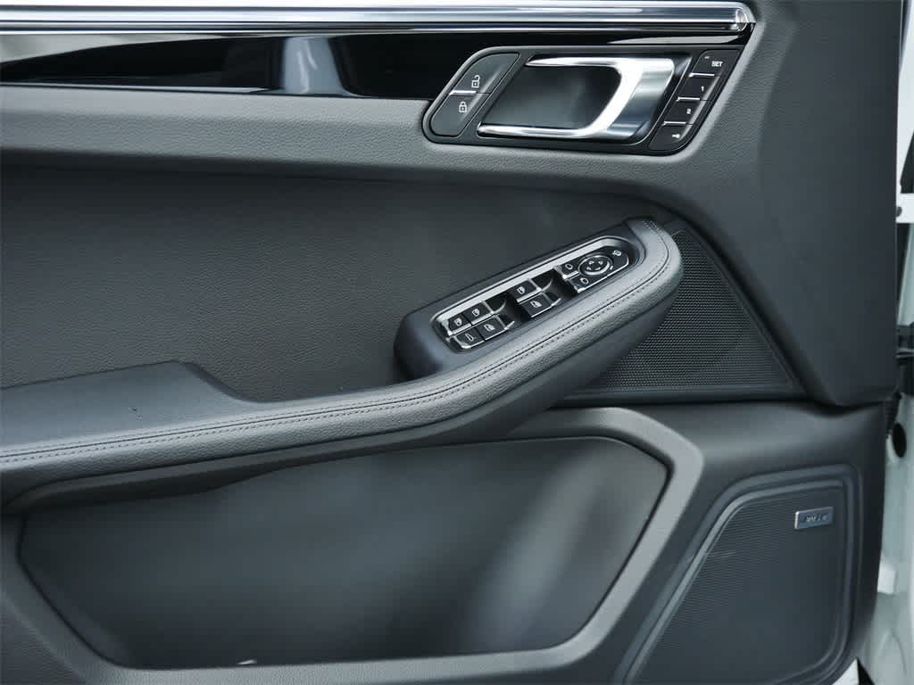 Thumbnail: 2026 Porsche Macan - 11