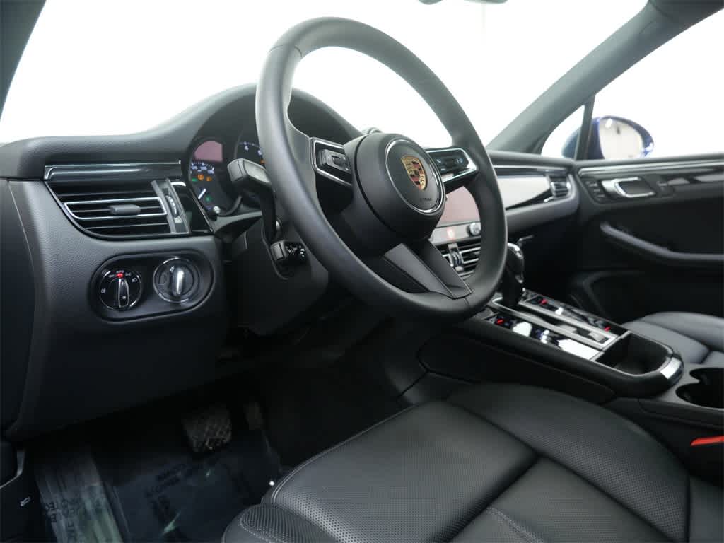 Thumbnail: 2025 Porsche Macan - 4