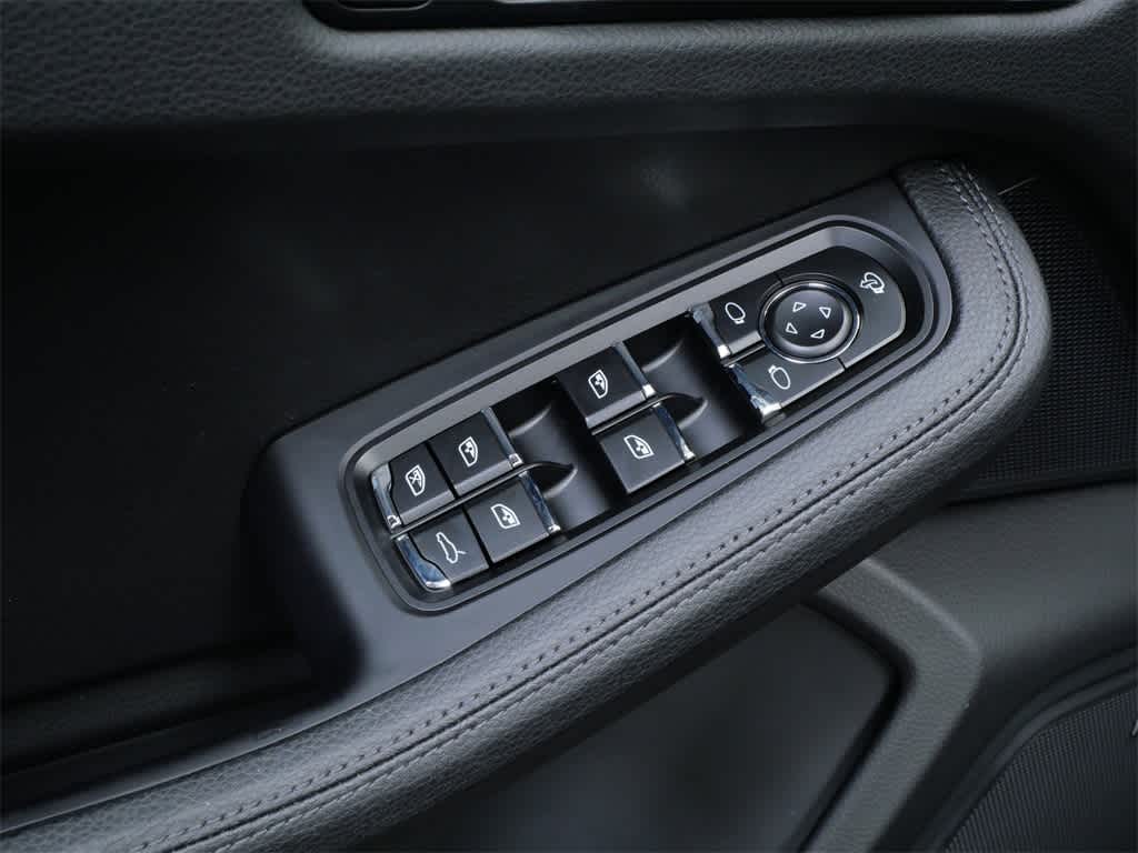 Thumbnail: 2025 Porsche Macan - 13