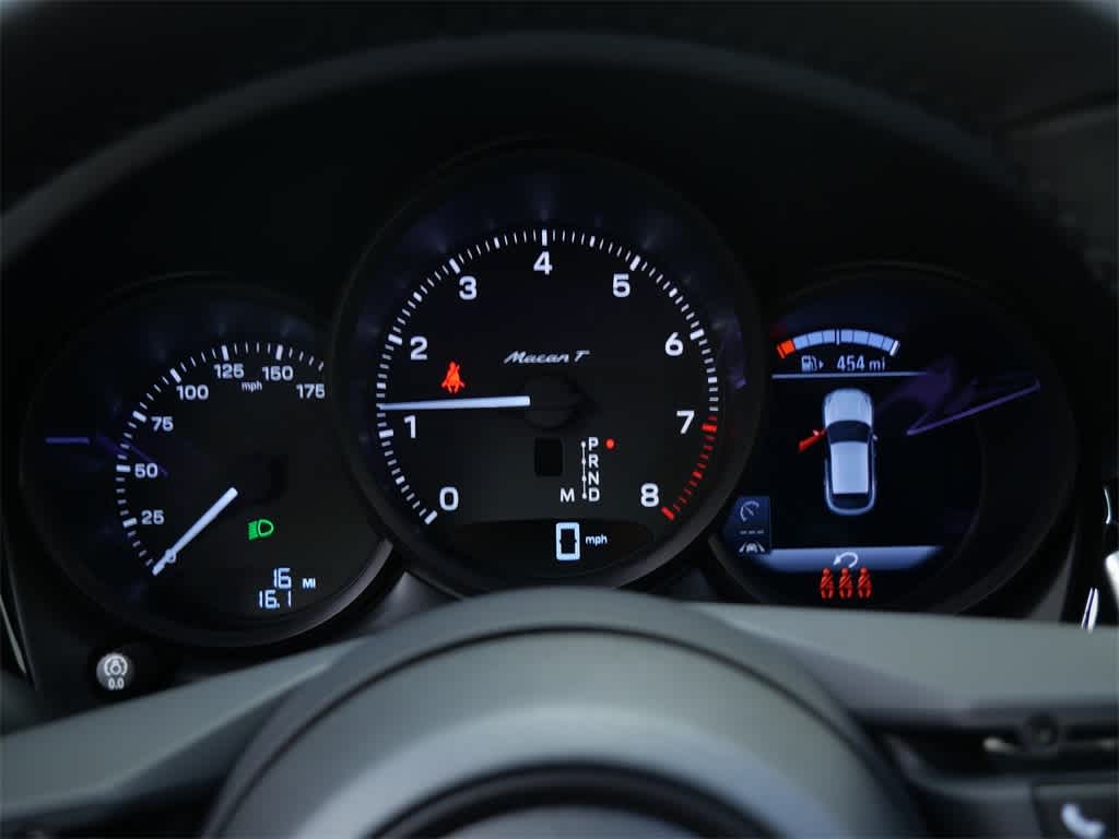 Thumbnail: 2026 Porsche Macan - 24