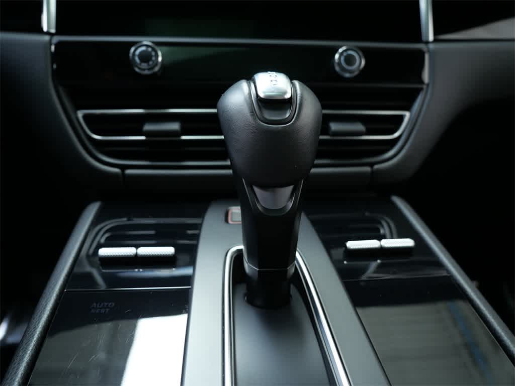 Thumbnail: 2025 Porsche Macan - 24