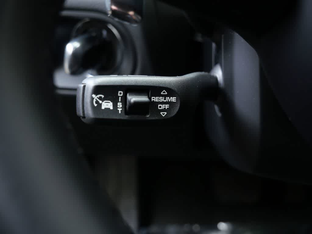 Thumbnail: 2026 Porsche Macan - 19