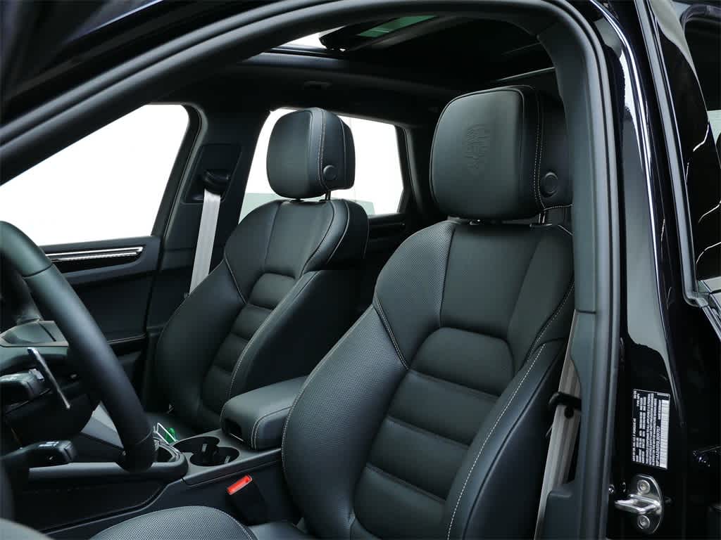 Thumbnail: 2025 Porsche Macan - 5
