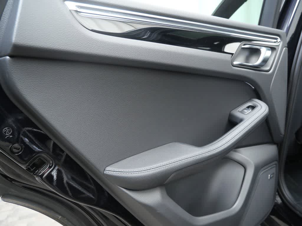 Thumbnail: 2026 Porsche Macan - 14