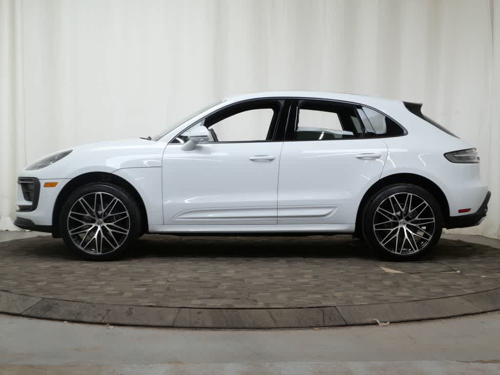 Thumbnail: 2026 Porsche Macan - 2